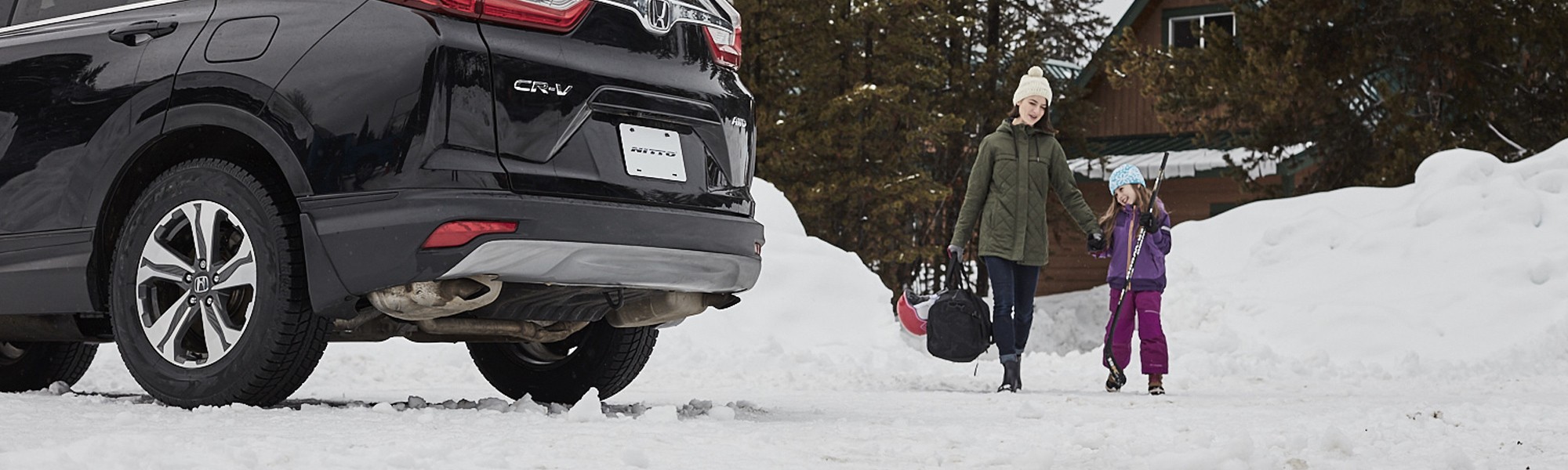 Le Nitto SN3 est un pneu d’hiver conçu pour améliorer les performances hivernales des voitures de tourisme, coupés sport, VUS et VUM, et de certaines camionnettes sport.